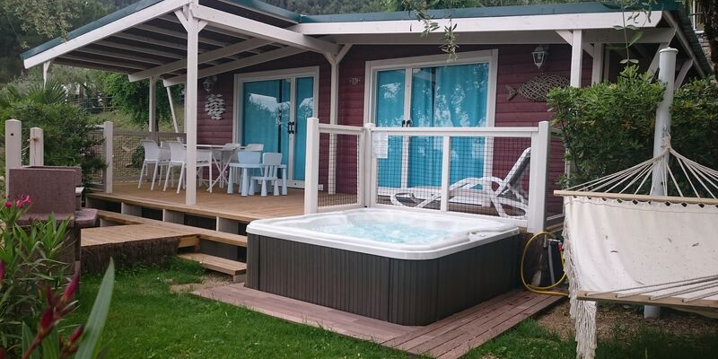 jacuzzi lodge campeggio