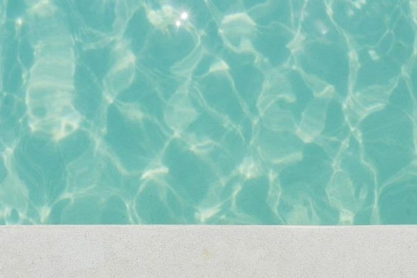 alghe in piscina trattamento antialghe